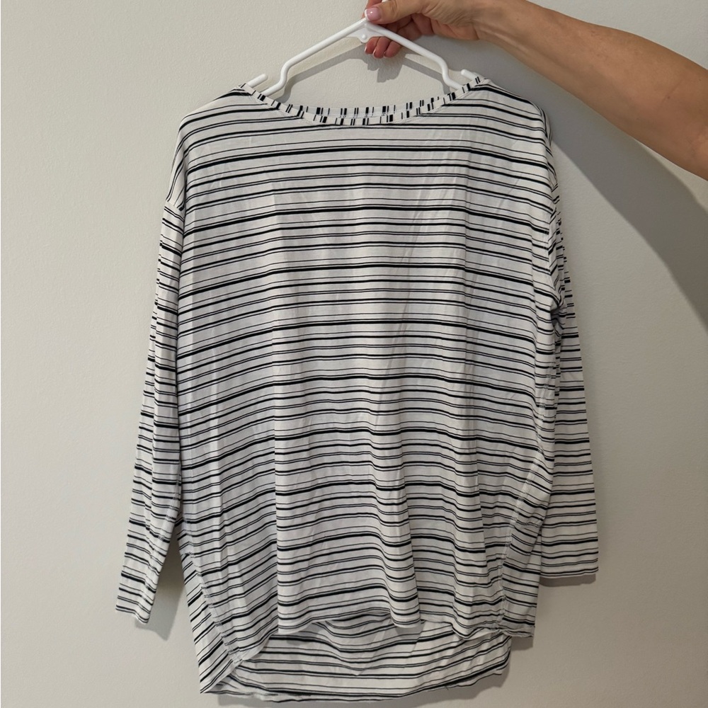 Lululemon Athletica Black and White 3/4 Sleeve Boxy Long Sleeve